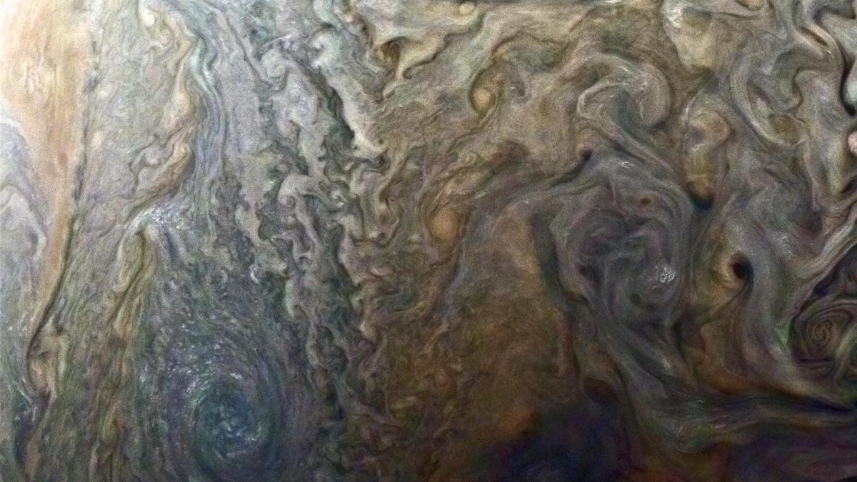 Juno de la Nasa descubre huracanes gigantes en Júpiter