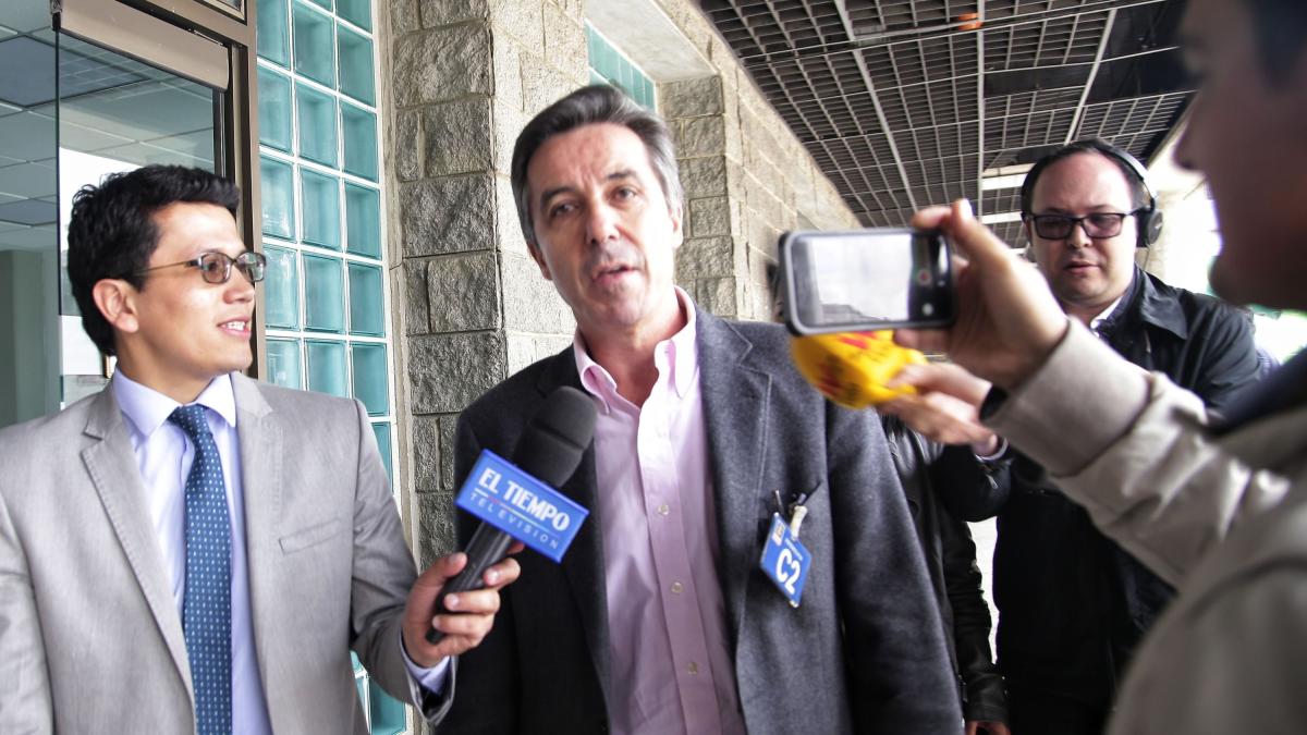 Procuraduría sí puede investigar a Roberto Prieto