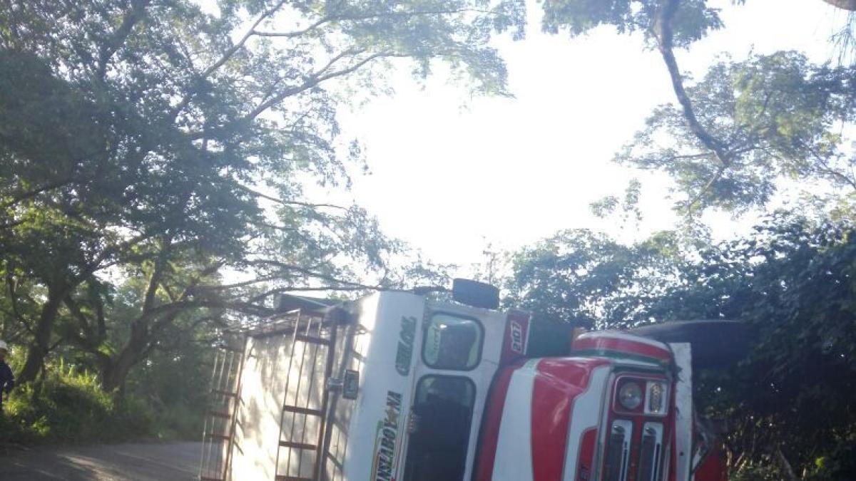 Accidente de tránsito en carretera del Huila deja 15 heridos
