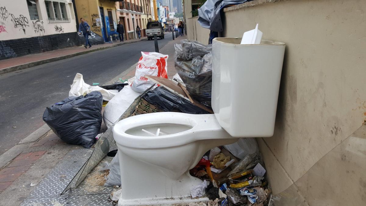 Procuraduría suspende a directora de la Uaesp por crisis de basuras en ...