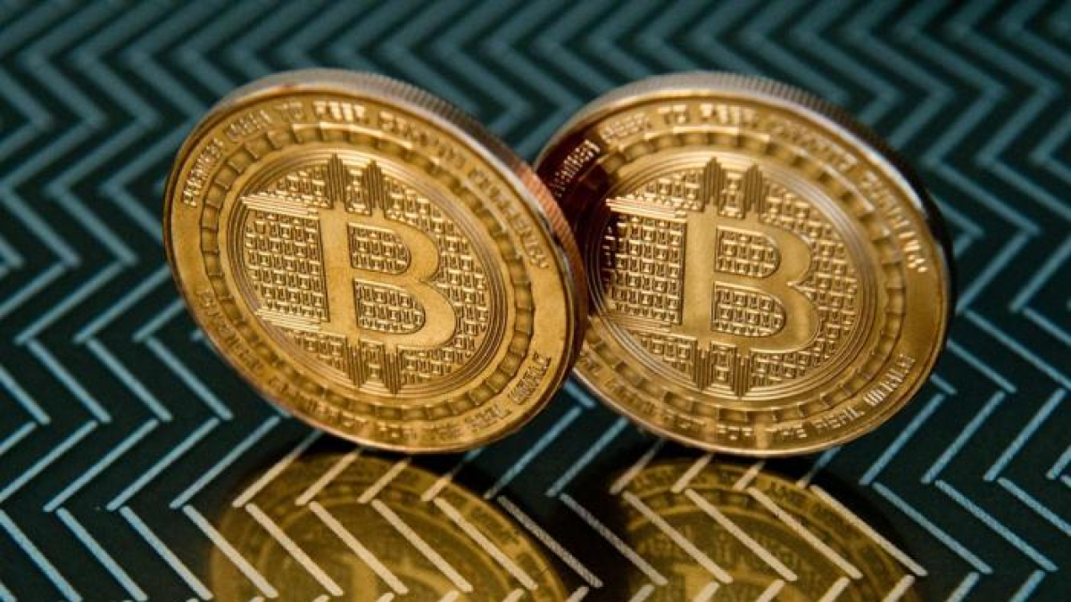 Bitcoin sigue bajando, llega a los 4300 dólares