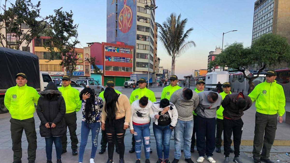 Cae banda que robaba celulares en TransMilenio