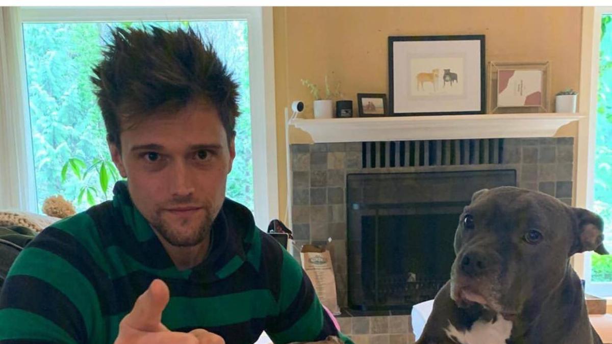 Actor de 'The Flash' es despedido por tuits racistas que publicó en 2014