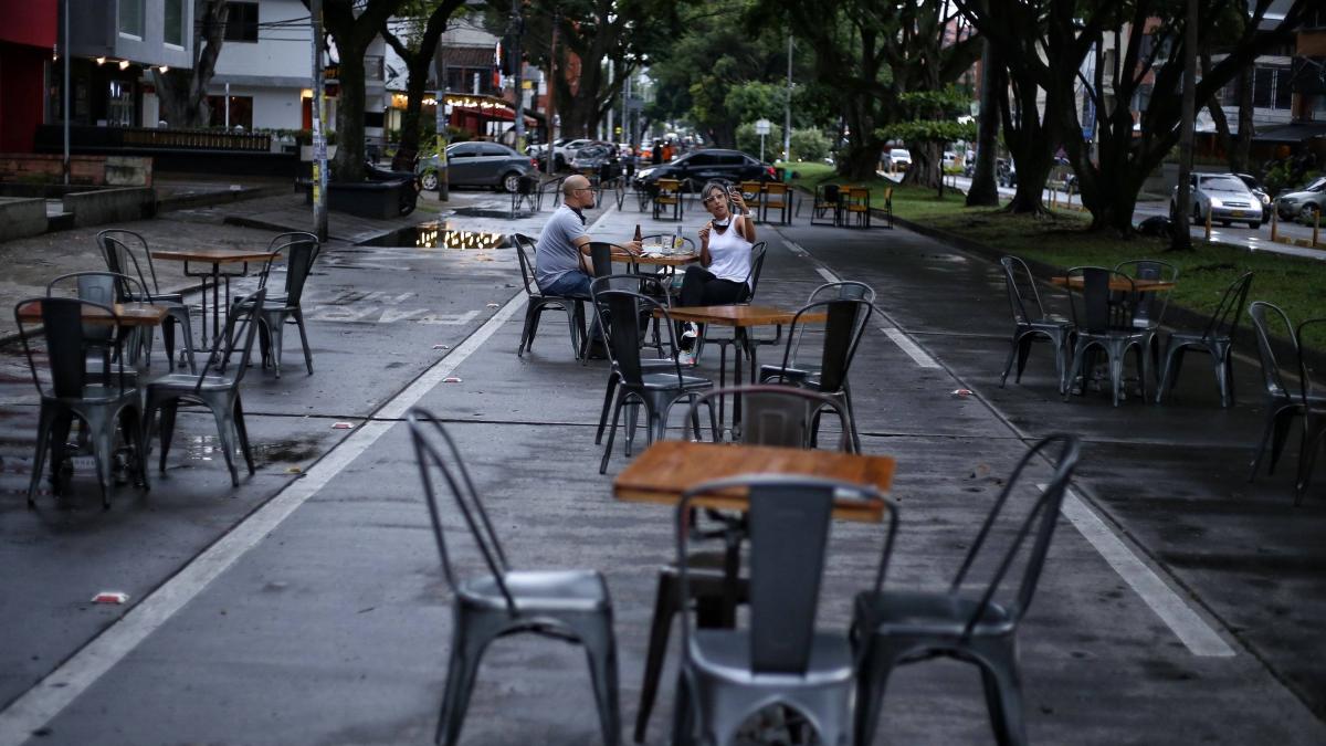 Cali's restaurant industry protests car-free day over economic concerns