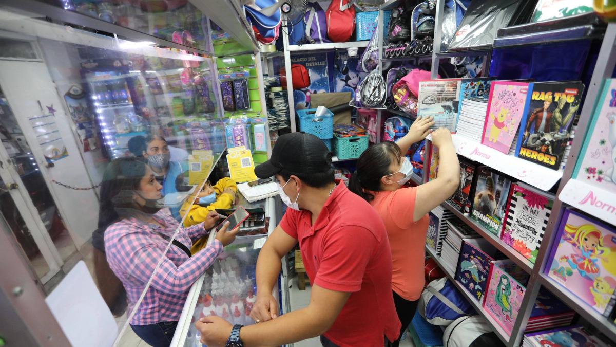 La Secretaría de Educación alerta sobre cobros indebidos y abusos con útiles y uniformes en el regreso a clases en Bogotá: así puede denunciar