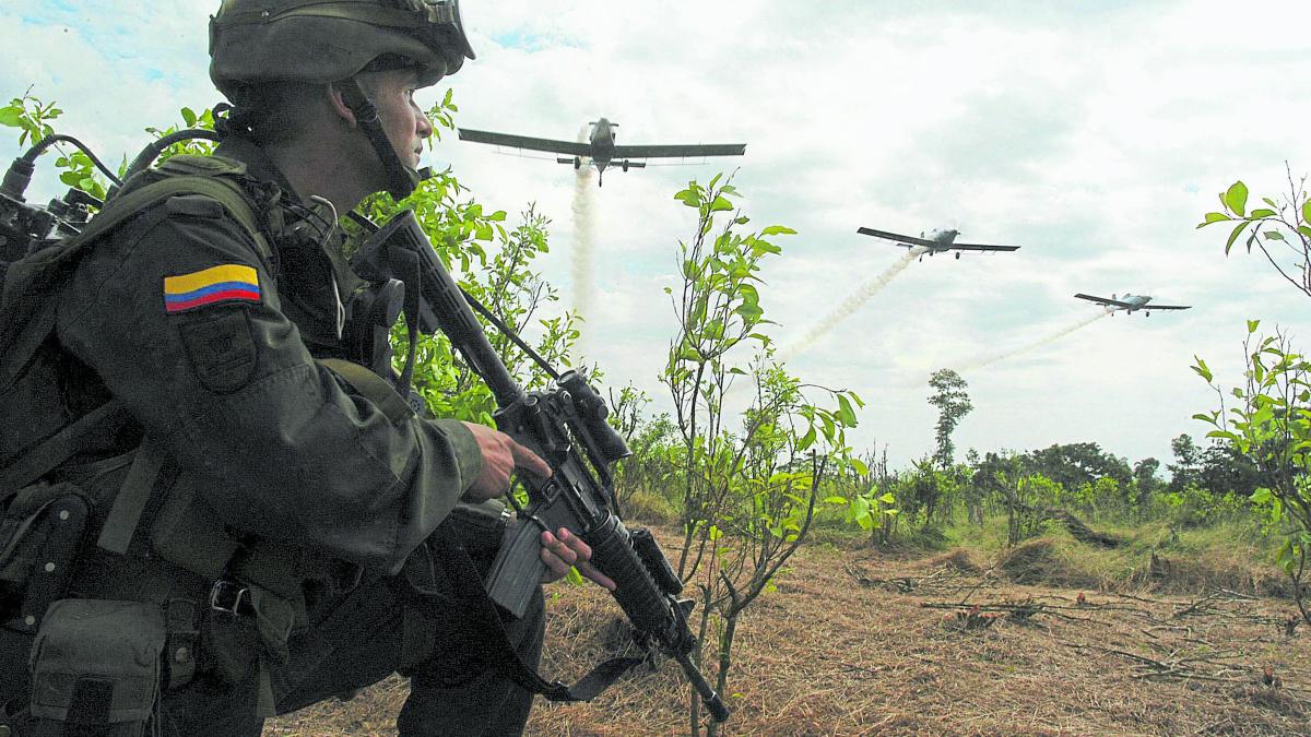 Primicia: Juez mantiene suspendida fumigación aérea con glufosinato en Putumayo y pone la lupa sobre requisitos del piloto