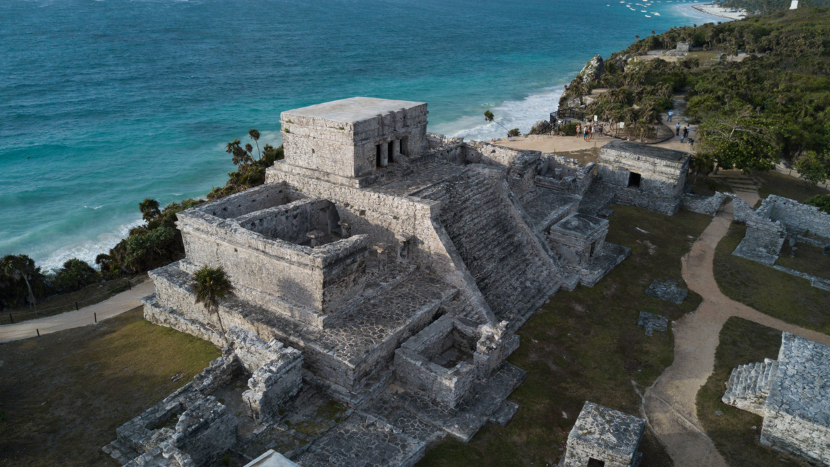 Caída de más del 35 % de turistas colombianos en 2025 preocupa a Quintana Roo, México: así buscan recuperar el mercado