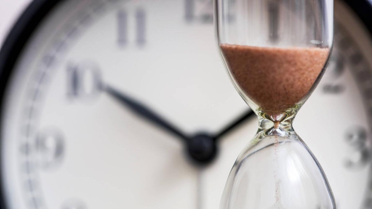 ¿El tiempo falla? Nuevos modelos cuánticos plantean una imperceptible inestabilidad del reloj universal