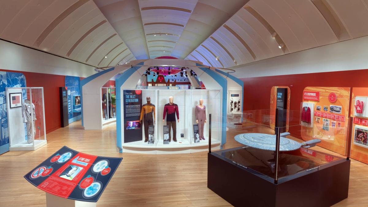 'Star Trek' celebra 60 años en la Comic-Con con un emotivo reencuentro de sus protagonistas