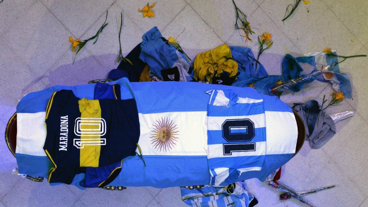 Otro giro en el caso Maradona: absuelven a médico y fijan fecha para emitir veredictos de los imputados