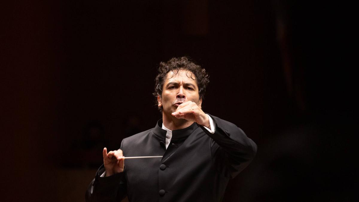 El músico colombiano Andrés Orozco-Estrada dirigirá tres conciertos con la Orquesta Filarmónica de Berlín
