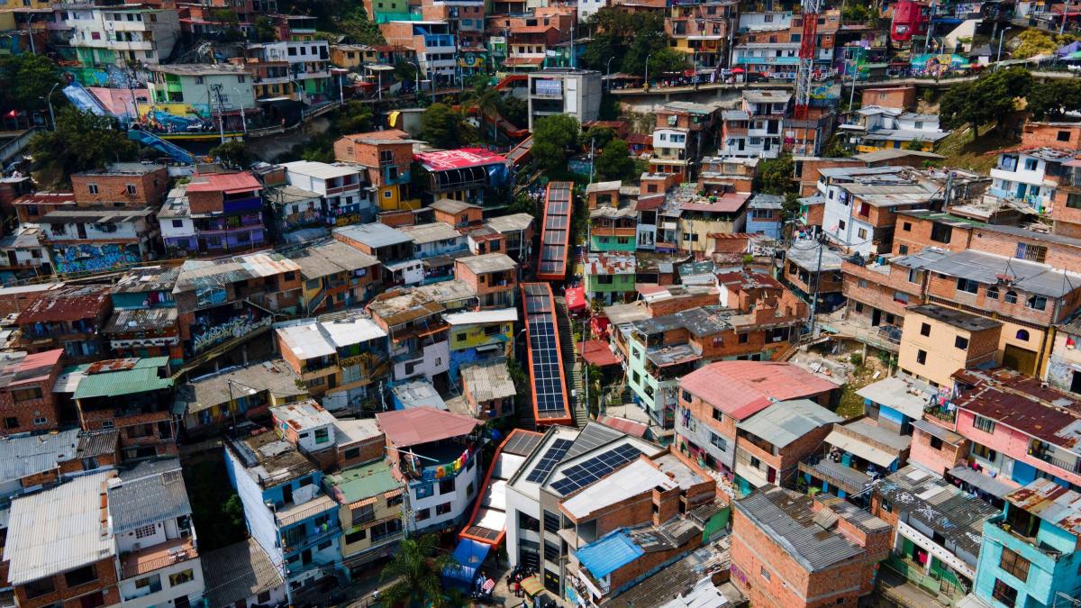 Las icónicas escaleras eléctricas de la comuna 13 de Medellín entrarán en mantenimiento: habrá cierres parciales hasta mediados de 2026