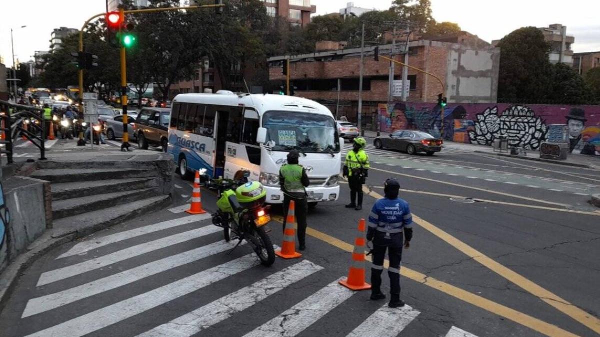 Cierre vial en la vía a La Calera afecta la movilidad
