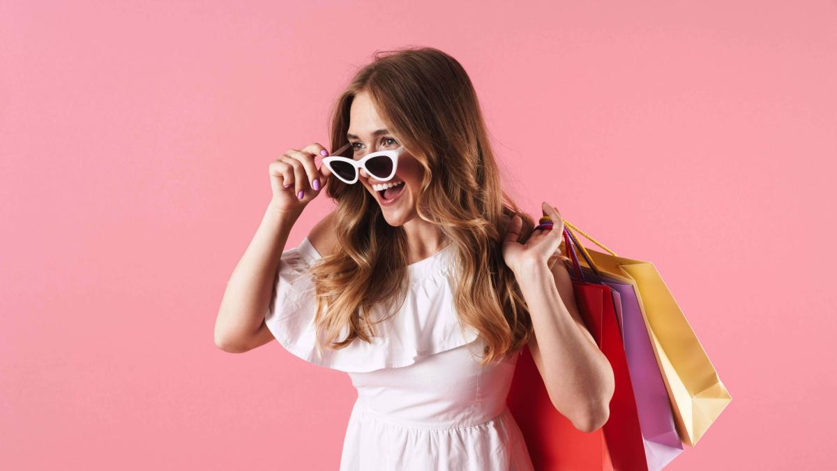 Con el dólar a la baja, así puede ahorrar al comprar tecnología, productos de belleza y artículos para el hogar