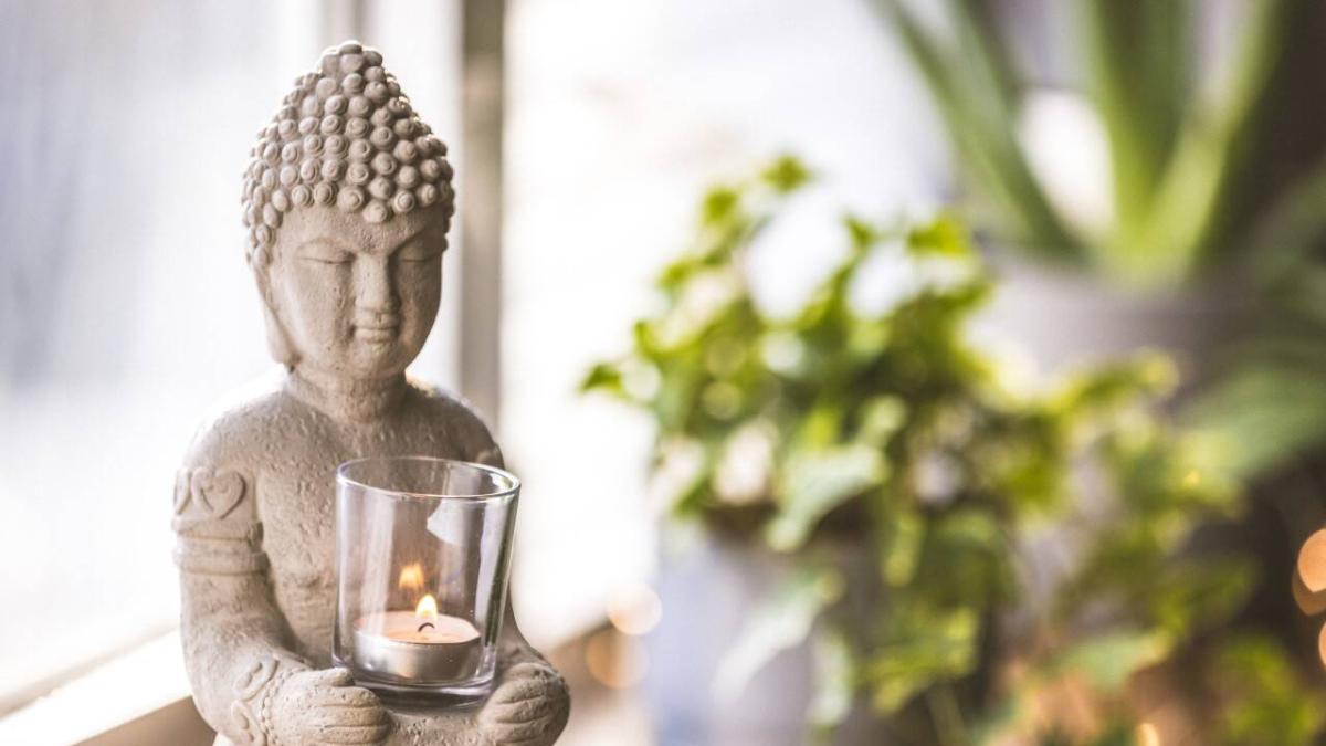 ¿Dónde colocar la escoba para alejar las malas energías, según expertos en Feng Shui?