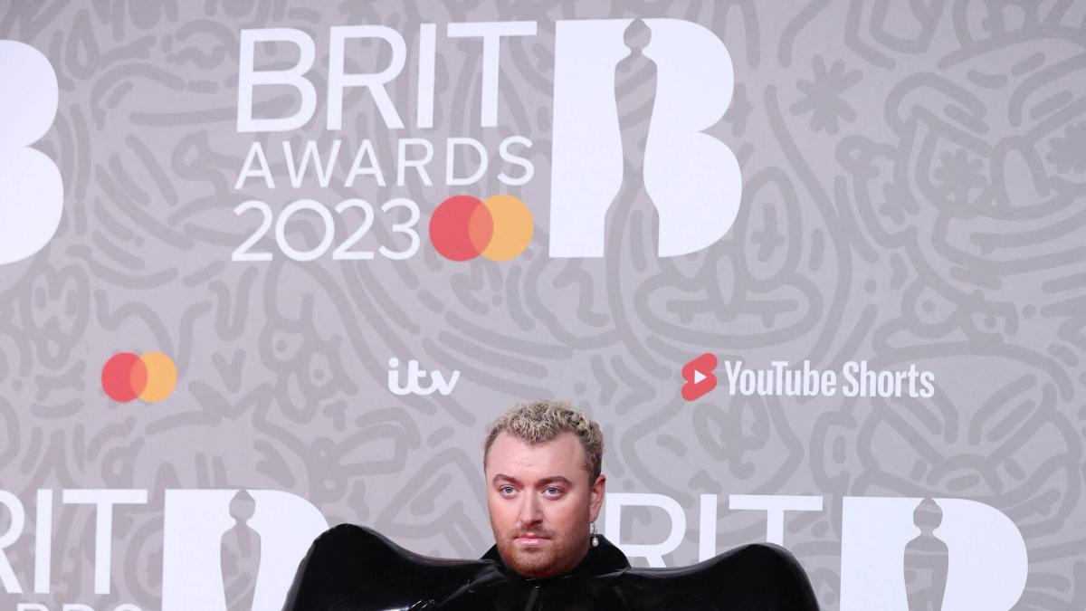 El traje de Sam Smith en los Brit Awards 2023