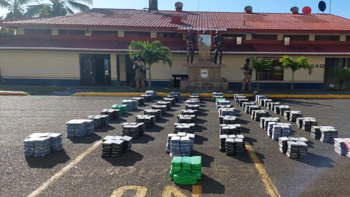 Golpe al narcotráfico: incautan 5.5 toneladas de cocaína en el mar Caribe