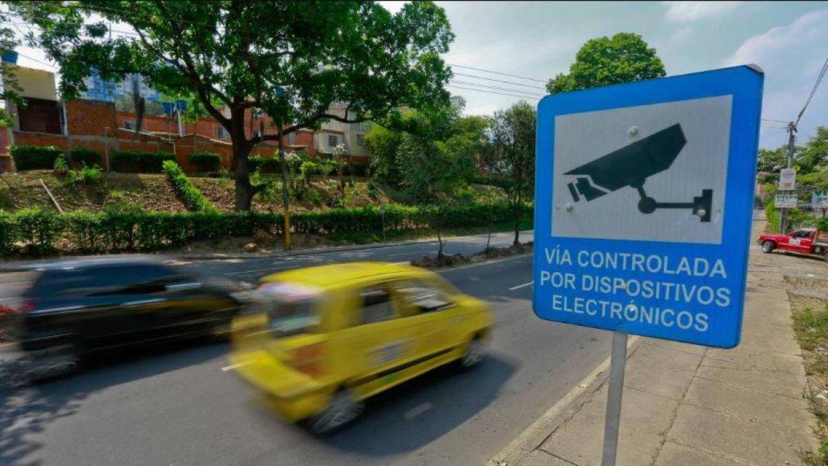 Fotomultas en Medellín ¿seguridad vial o negocio? Cifras muestras los billonarios recursos obtenidos en este sistema, que cambiará en el 2026