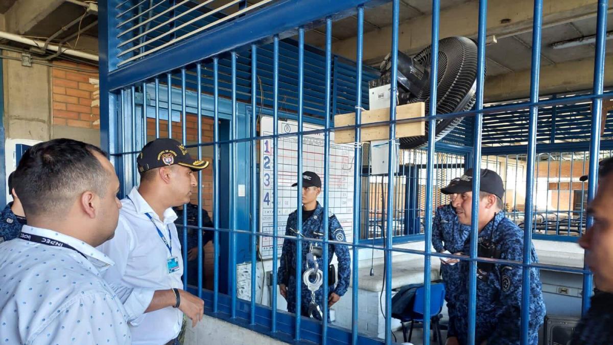 director del inpec dice que guardias están poniendo la vida tras ...