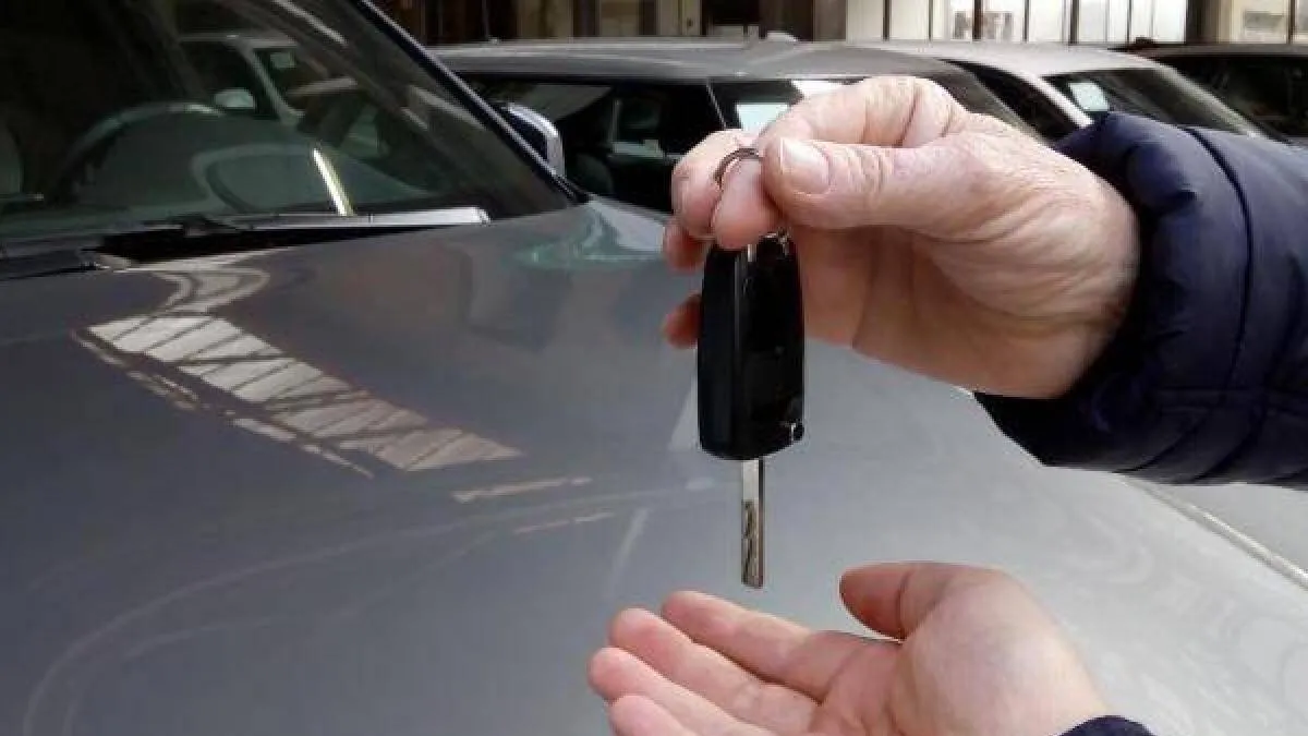 ¿Vendió su carro o moto y todavía le llegan impuestos y multas? Ministerio de Transporte busca revivir el traspaso a persona indeterminada