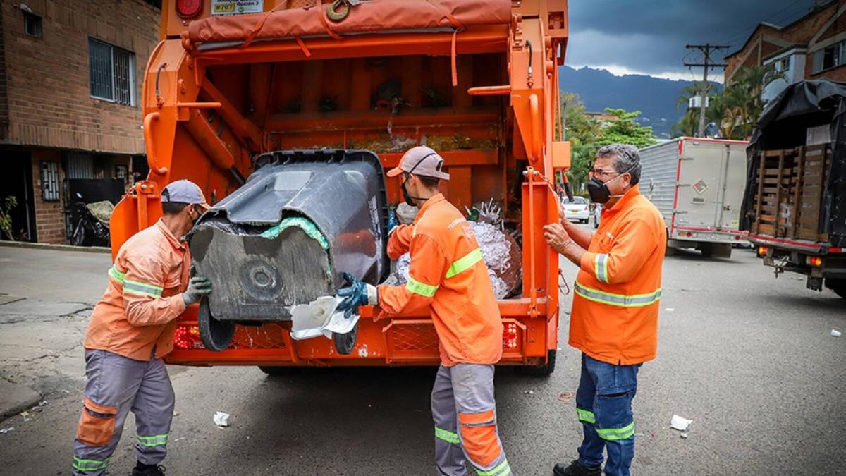 Empresa de aseo hizo cambios en horario de recolección de basuras en Medellín