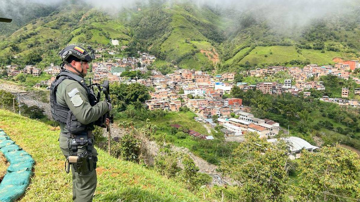 Atención: Ejército Nacional reporta combates con integrantes del frente 36 de las disidencias en Briceño, Antioquia; hay tres soldados heridos
