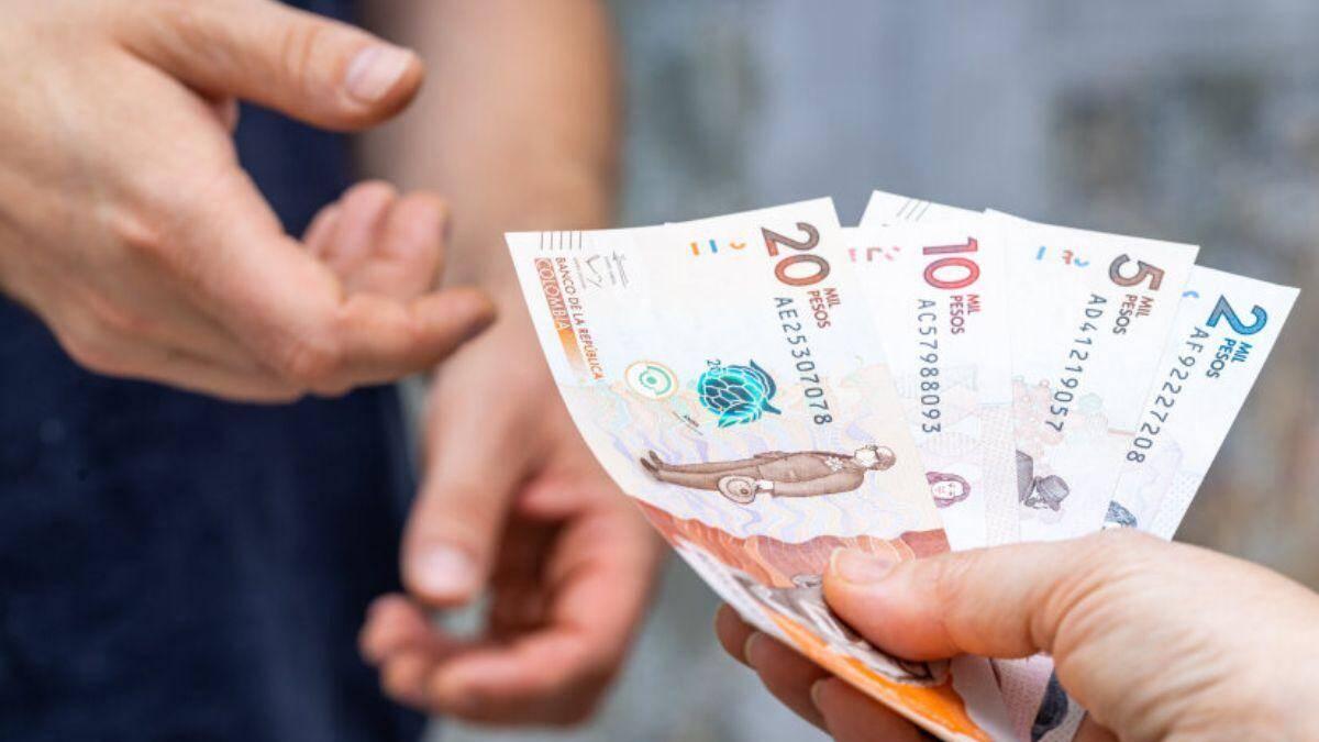 Pay Bills On Time: Unlock Lower Loan Rates in Colombia