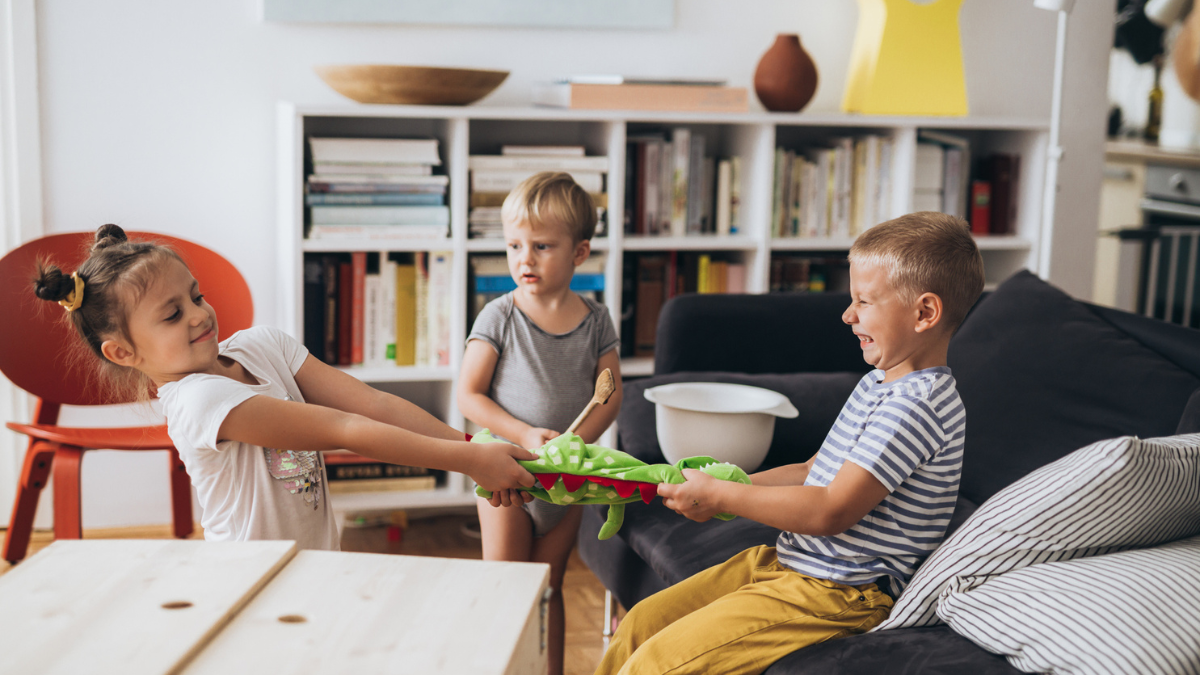 Estudio de Harvard vincula la relación entre hermanos con la salud mental y el bienestar en la adultez