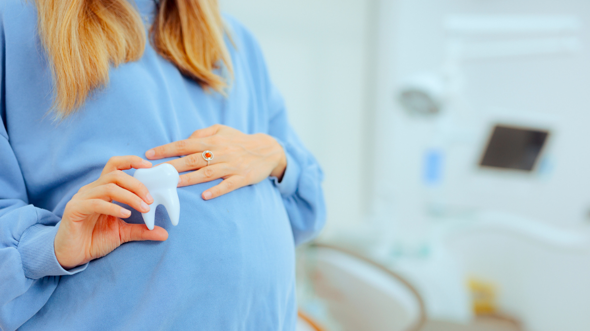 El vínculo entre la salud bucal de la futura madre y el bienestar del recién nacido