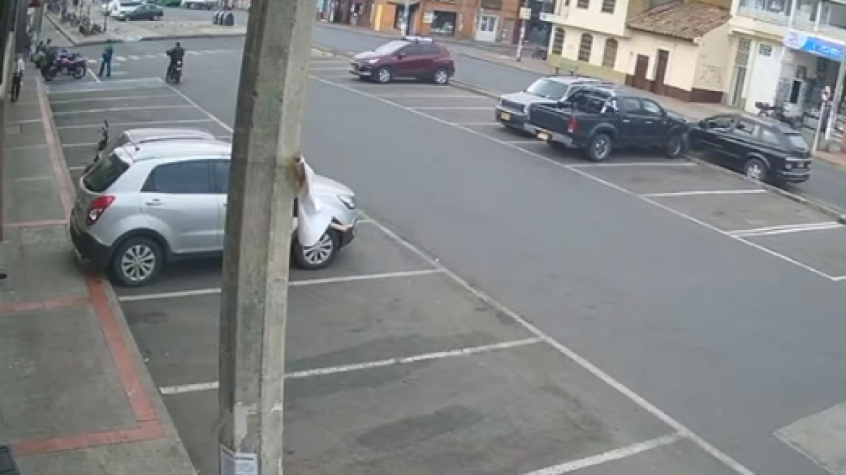 Video: conductor pierde el control y choca con cuatro carros en el ...