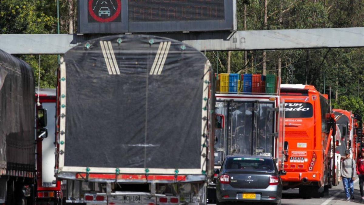 Concesionario de Vía al Llano solicita a conductores de vehículos pequeños usar el corredor vial después de las 8 de la mañana para salida de mulas