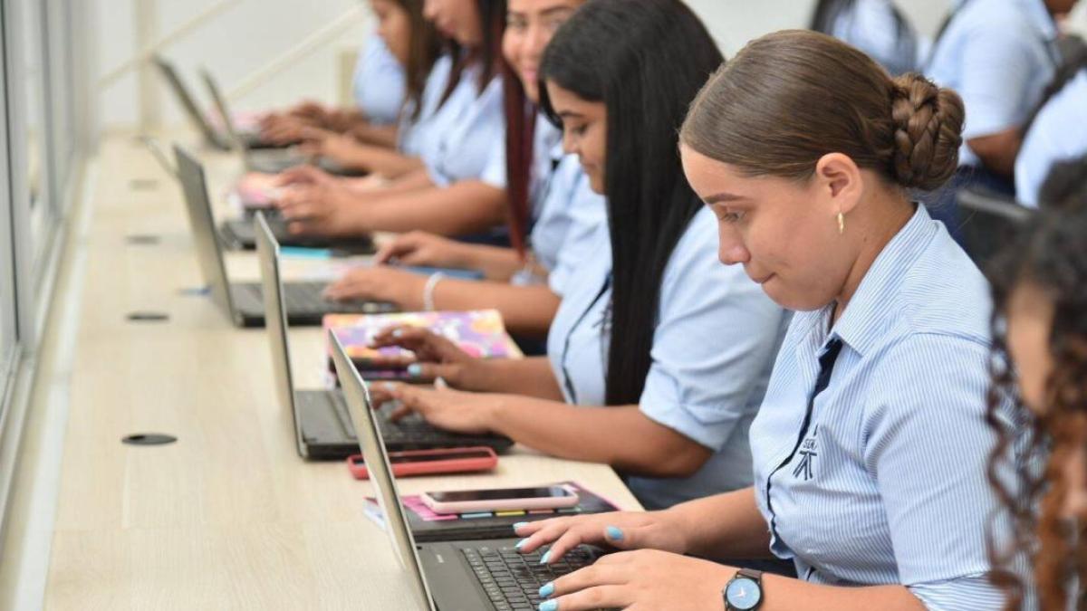 Barranquilla pagará el 100 % del transporte público a todos los aprendices del SENA desde 2027: buscan facilitar su acceso a la formación