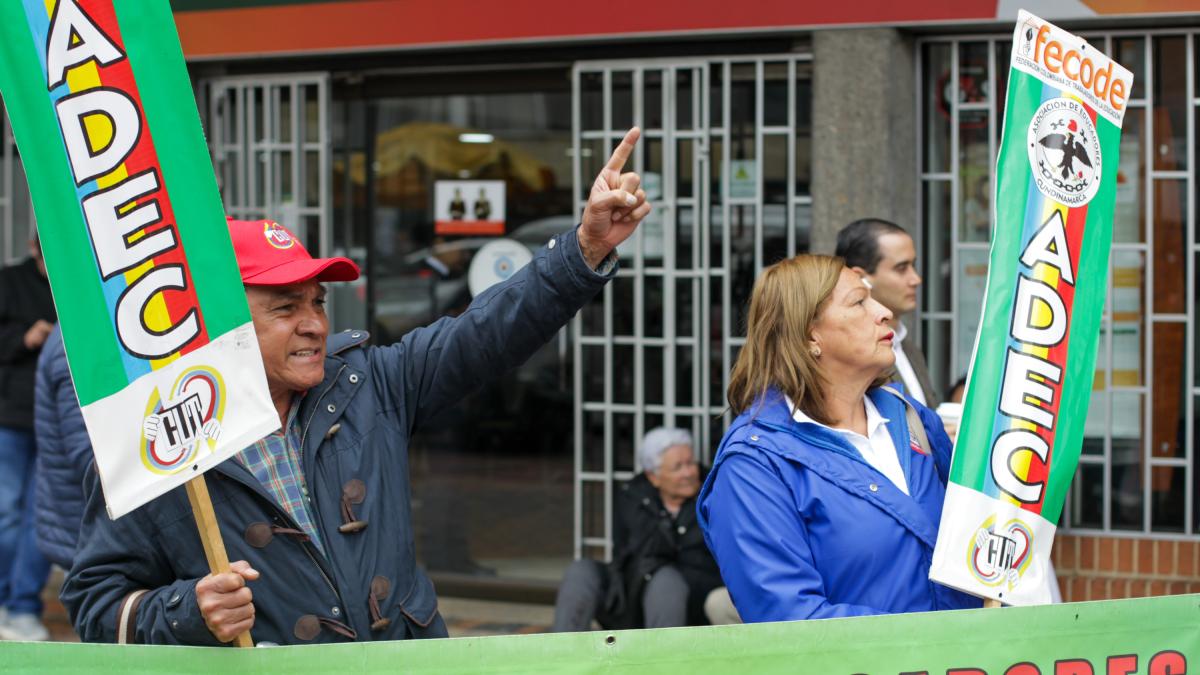 Salud de los maestros, dos años en cuidados intensivos: Las duras cifras y testimonios del drama que viven los profesores para ser atendidos