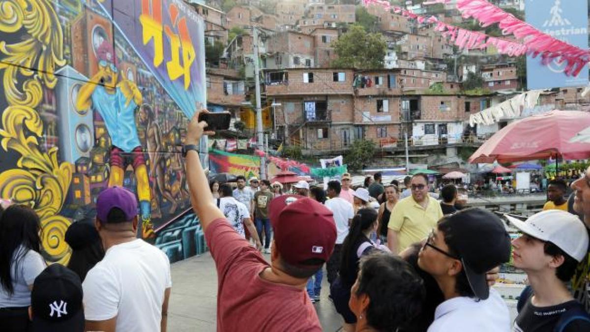 Más que luces: mientras millones disfrutan los alumbrados, Medellín activa una red de cuidado con rutas de atención y caravanas navideñas