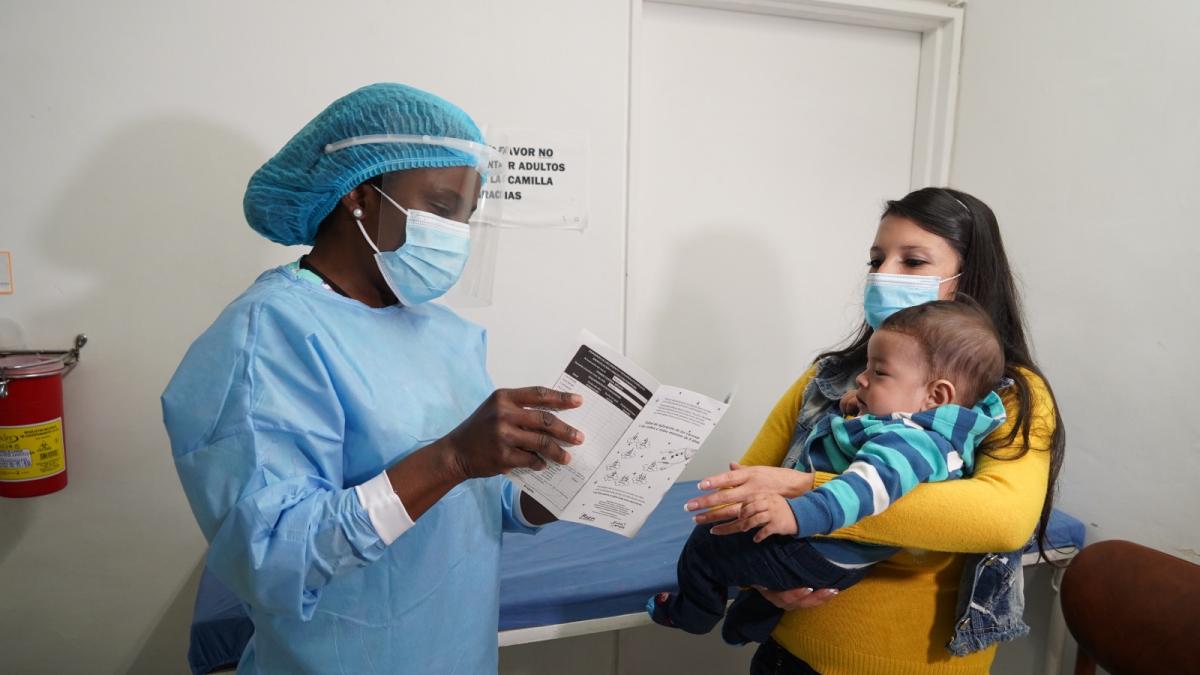 Bogotá concentra más del 90 % de los casos probables de tosferina: la vacunación es lo recomendable