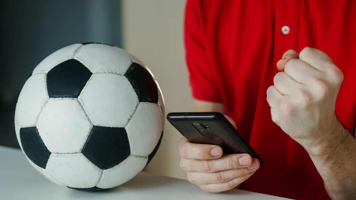 Graphic illustration representing online sports betting platforms in Colombia.