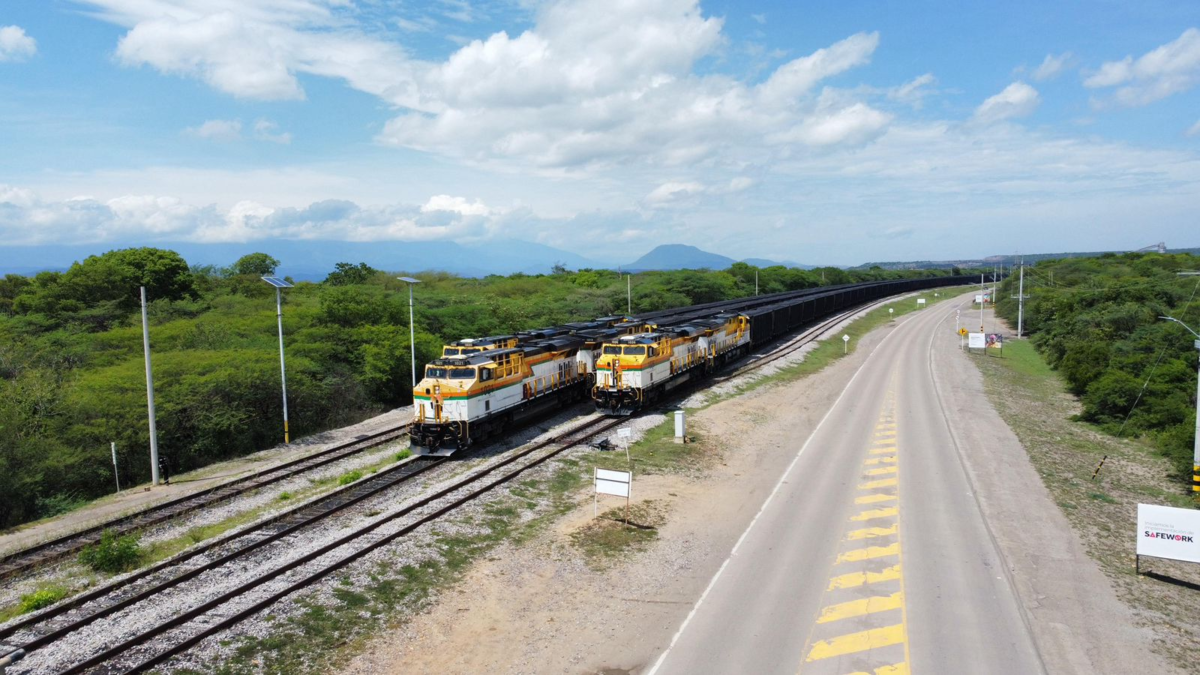 Cerrejón inicia reabastecimiento de combustible para reactivar sus operaciones en La Guajira, pero advierte que tomará tiempo