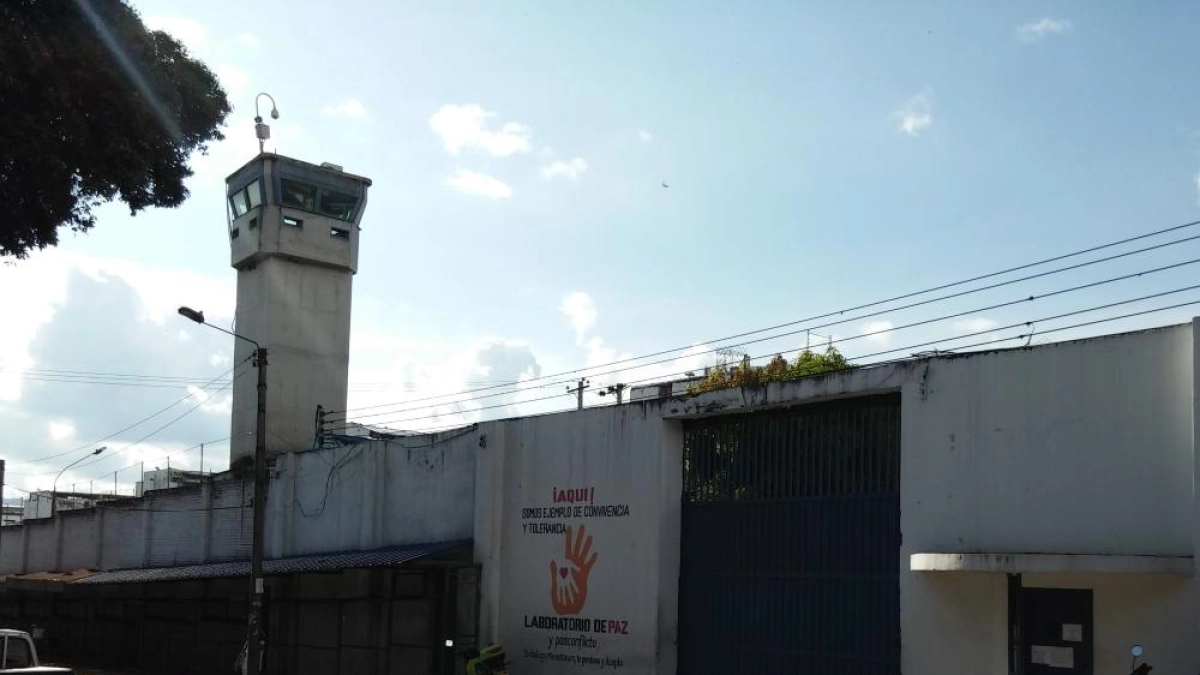 Cárcel de mujeres en Bucaramanga fue blanco de atentado con artefacto explosivo: lanzaron una espoleta a este centro de reclusión