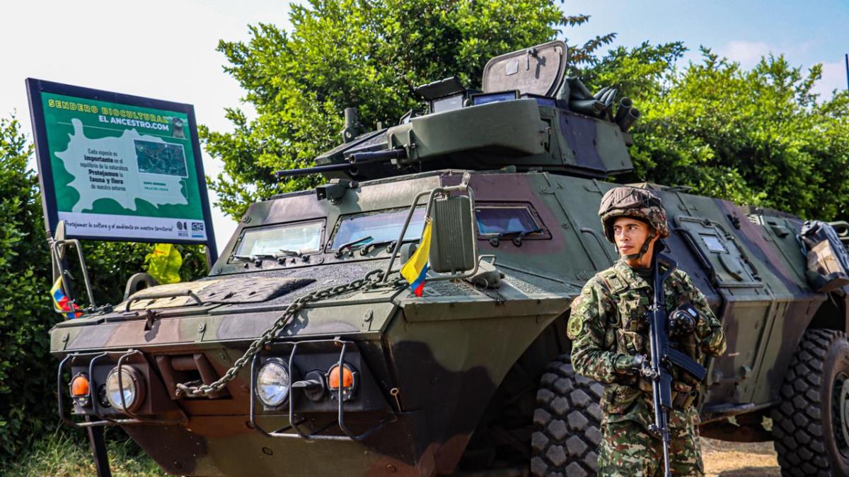 COP16: Ejército de Colombia refuerza seguridad con 10 'gladiadores',  tanques blindados para transporte de tropas