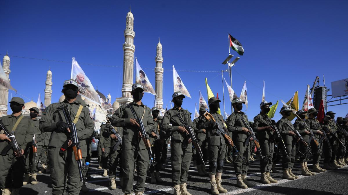 Un dron lanzado por rebeldes de Yemen cae en aeropuerto de Israel y deja un herido