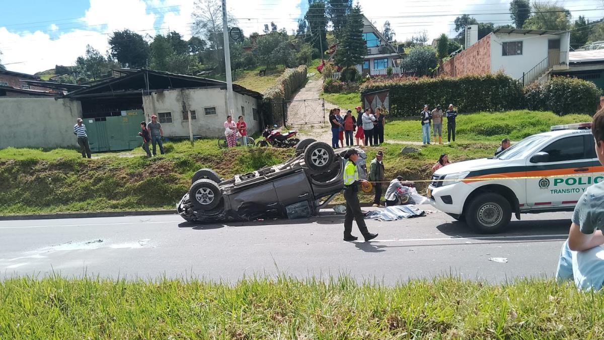 Volcamiento de una camioneta en la vía Bogotá-Tunja deja una persona muerta