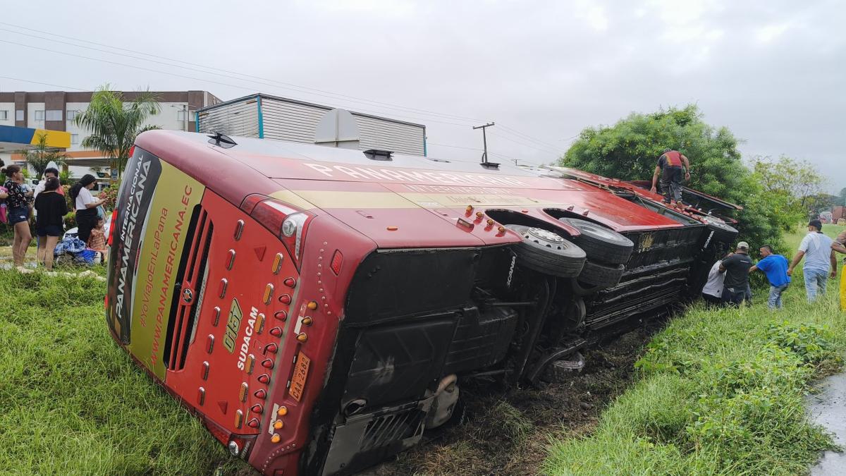 Grave accidente de un bus en Puerto Salgar, Cundinamarca, deja un ...