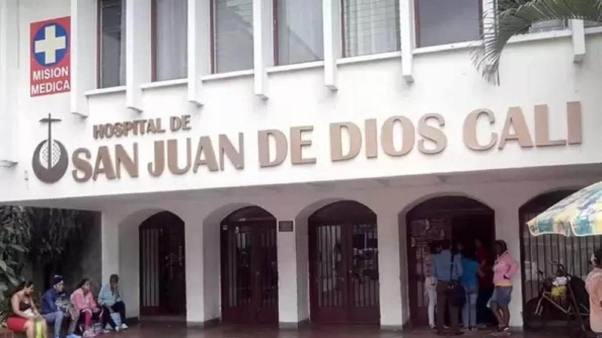 Minutos de pánico y terror en el hospital San Juan de Dios de Cali: hombres llegaron con heridos de un atentado sicarial y amenazaron a misión médica