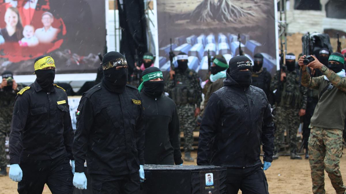 Donald Trump asegura que Hamás mantendrá temporalmente el control armado en Gaza mientras se avanza en el plan de paz con Israel