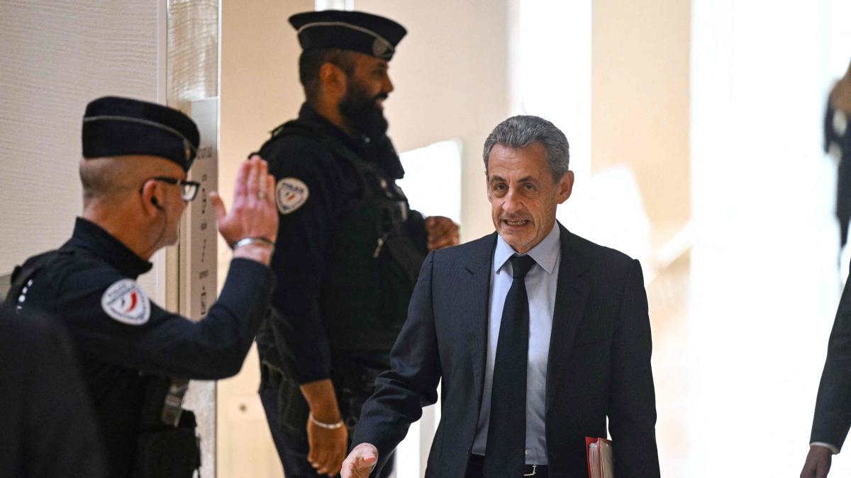 Tribunal de Francia concede la libertad condicional al expresidente Nicolas Sarkozy, que pasó 20 días en prisión