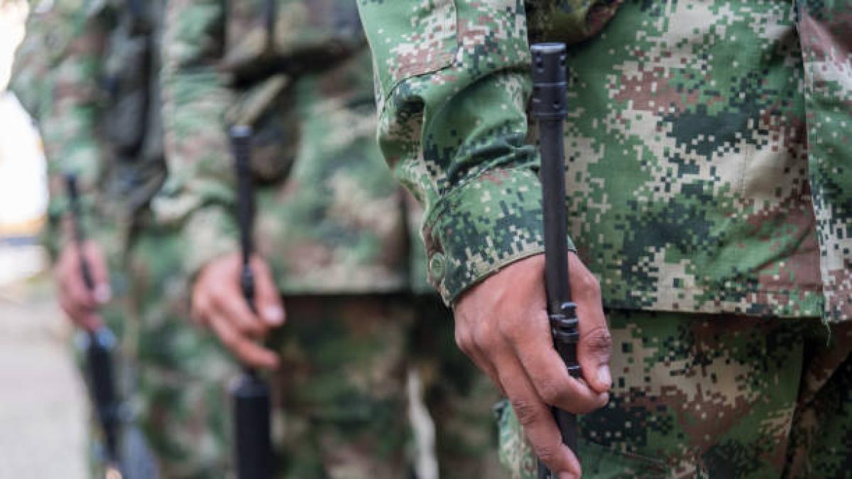 Army Denies Viral Imposter Posing as Soldier, Ex-President Petro Had Praised Him