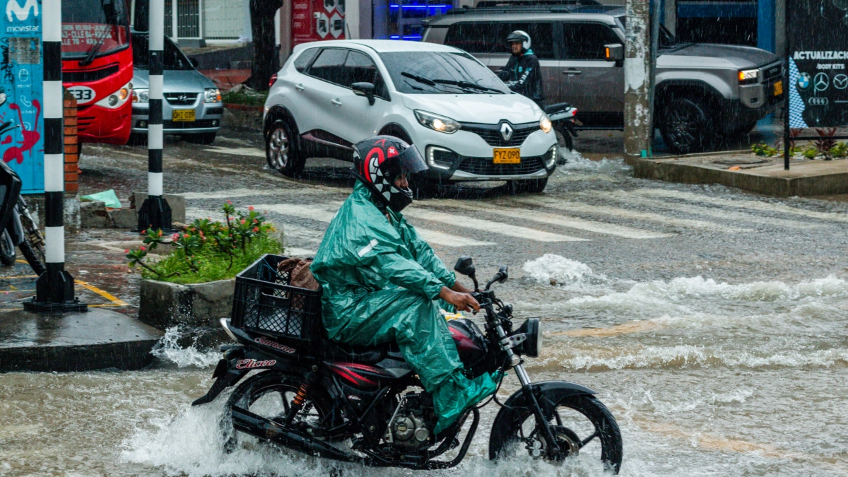 Onda tropical avanza hacia el Caribe colombiano y podría generar lluvias y fuerte oleaje esta semana, según monitoreo del Centro de Huracanes
