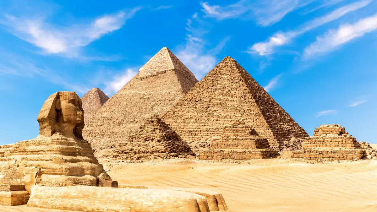 Egipto inaugura al público la restauración de la tumba de Amenhotep III en Luxor