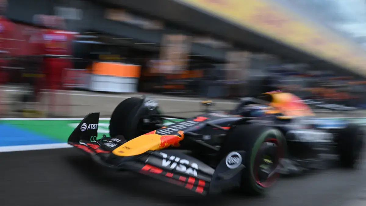 Max Verstappen recupera camino y da el golpe al ganar la 'pole' en el Gran Premio de Azerbaiyán de Fórmula 1: es un peligro