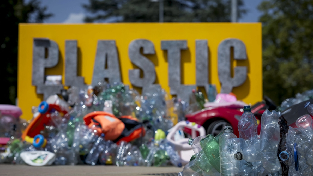 Eliminar el impuesto a los plásticos de un solo uso y cambiar gravamen al carbono, lo que plantea la Ley de Rescate Económico para el sector ambiental